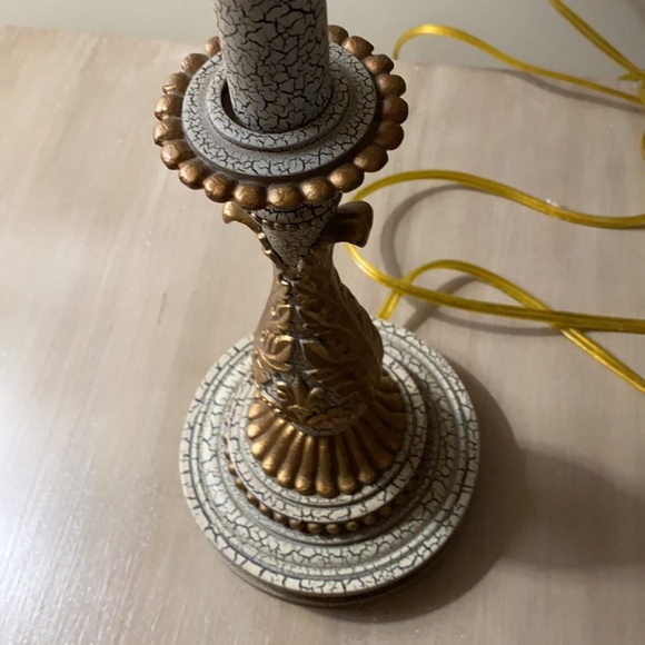 Vintage ornate buffet table lamps - Picture 6 of 11